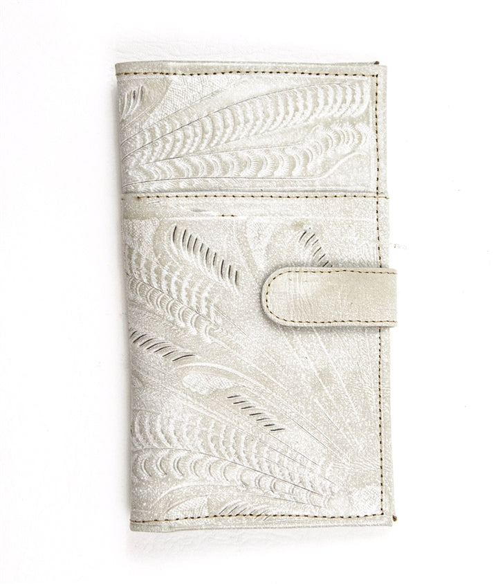 Leaders in Leather Vaquetta Bone Wallet Magnetic Closure